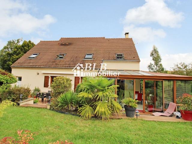Maison de luxe de 4 chambres en vente à Rambouillet, France