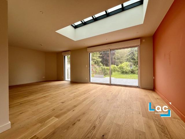 Maison de luxe de 4 chambres en vente à Tressin, France