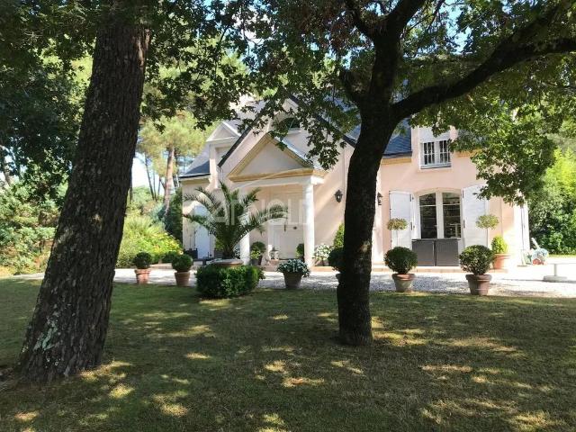 Maison de luxe de 4 chambres en vente à Vannes, France