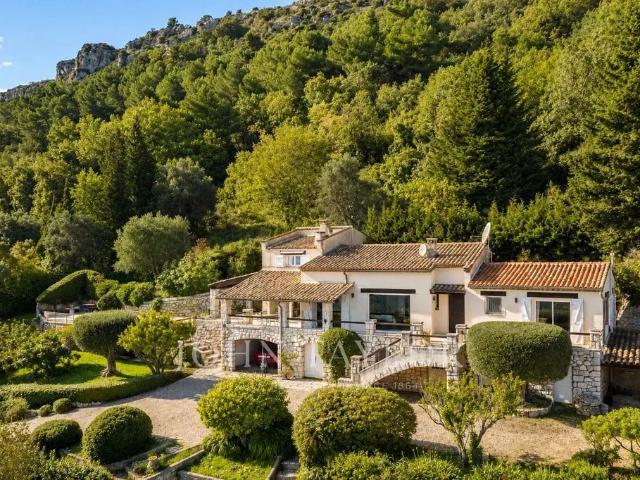 Maison de luxe de 4 chambres en vente à Vence, France
