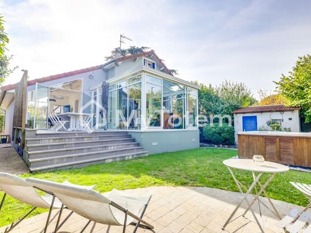 Maison de luxe de 4 chambres en vente à Villiers sur Marne, Île de France