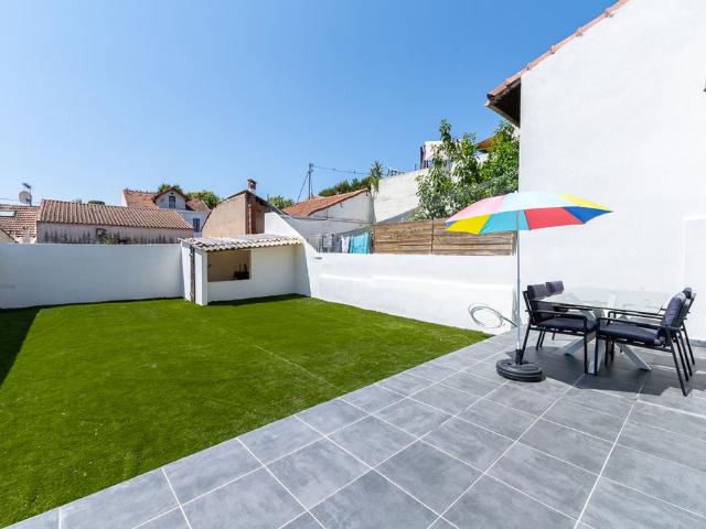 Maison de luxe de 4 pièces en vente à Marseille, France
