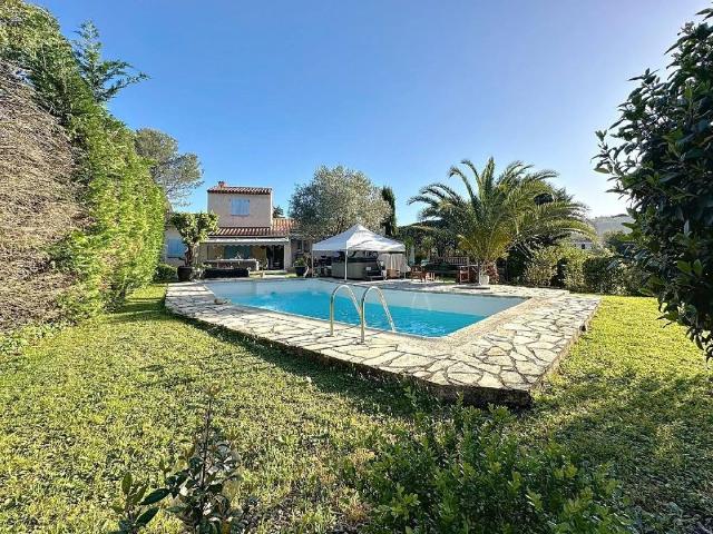Maison de luxe de 4 pièces en vente à Mougins, France