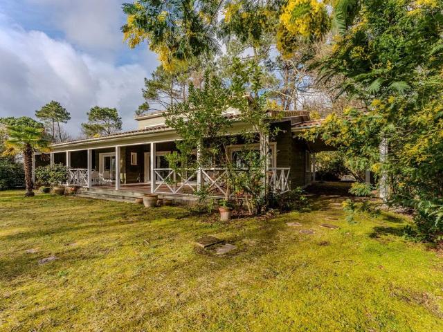 Maison de luxe de 4 pièces en vente à Arès, Nouvelle Aquitaine