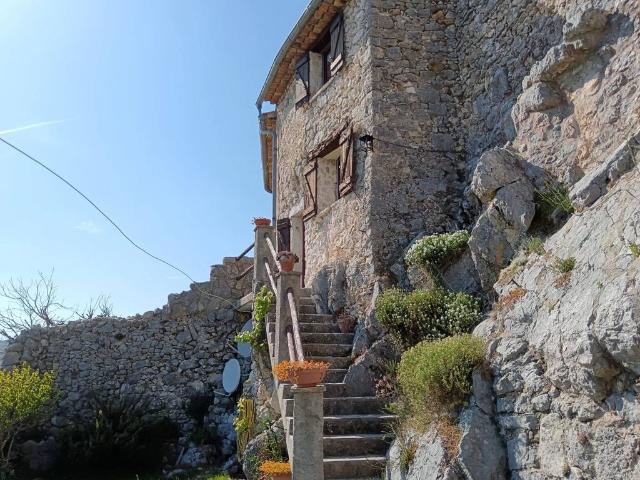 Maison de luxe de 4 pièces en vente à Coursegoules, Provence Alpes Côte d'Azur