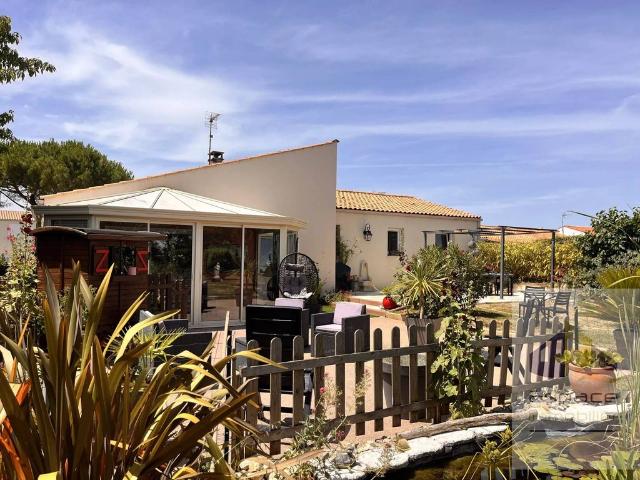 Maison de luxe de 4 pièces en vente à La Jarrie, France
