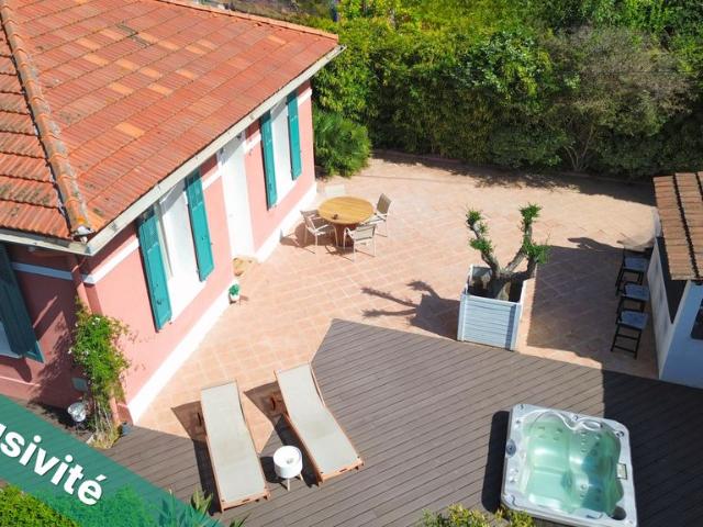 Maison de luxe de 4 pièces en vente à Toulon, France