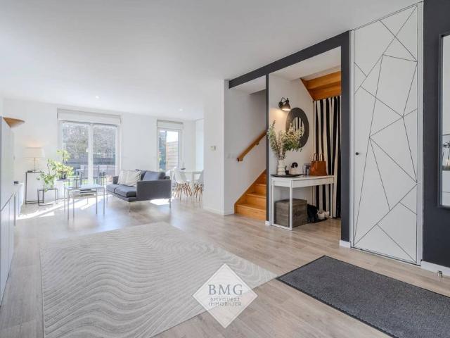 Maison de luxe de 4 pièces en location à Chessy, France