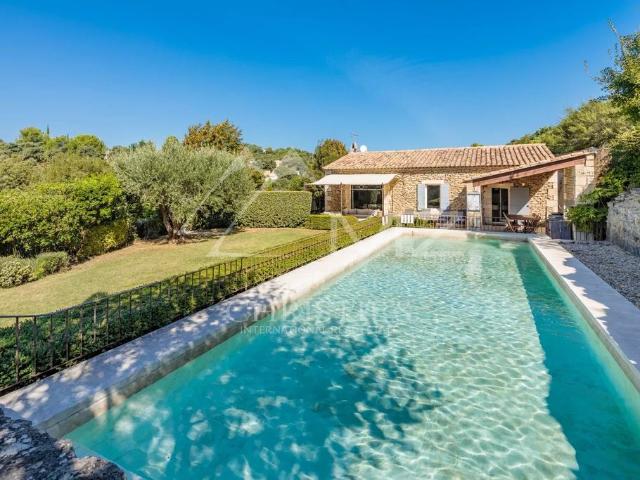 Maison de 4 pièces de luxe en location à Gordes, Provence Alpes Côte d'Azur