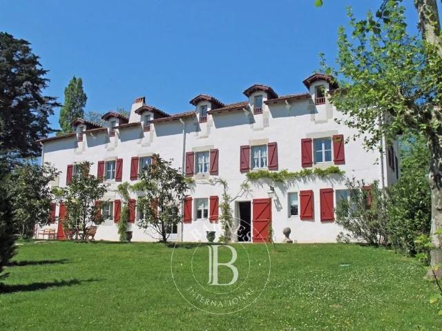 Maison de prestige de 475 m2 en location Urrugne, France
