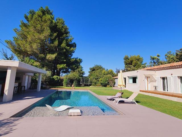 Maison de luxe de 5 chambres en vente à Aix en Provence, Provence Alpes Côte d'Azur