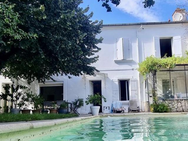 Maison de luxe de 5 chambres en vente à Avignon, France