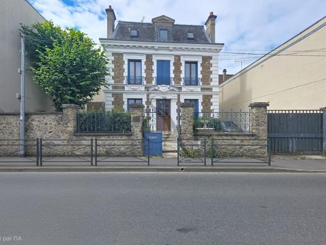 Maison de luxe de 5 chambres en vente à Brunoy, France