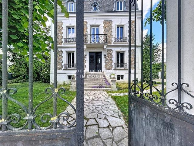 Maison de luxe de 5 chambres en vente à Gagny, France