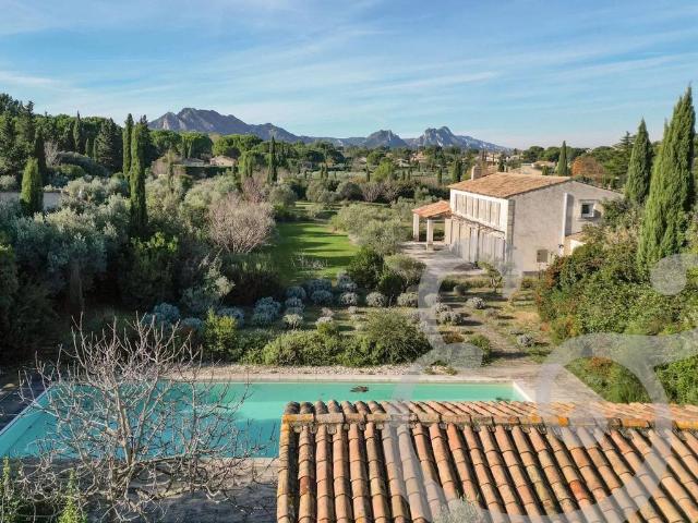 Maison de luxe de 5 chambres en vente à Eygalières, France