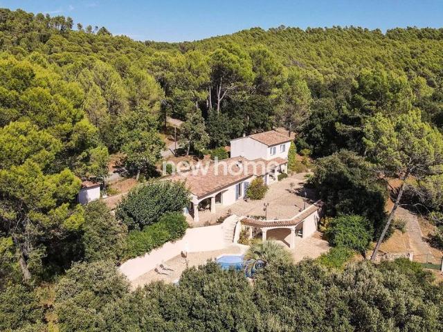 Maison de luxe de 5 chambres en vente à Lorgues, France