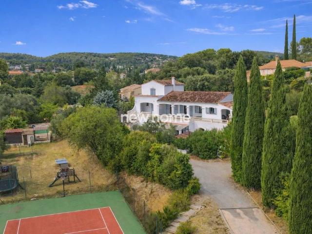 Maison de luxe de 5 chambres en vente à Lorgues, France