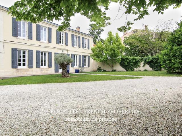 Maison de luxe de 5 chambres en vente à La Rochelle, France