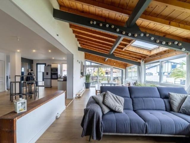 Maison de luxe de 5 chambres en vente à Lahonce, France