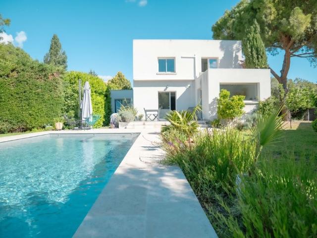 Maison de luxe de 5 chambres en vente à Lézignan la Cèbe, France
