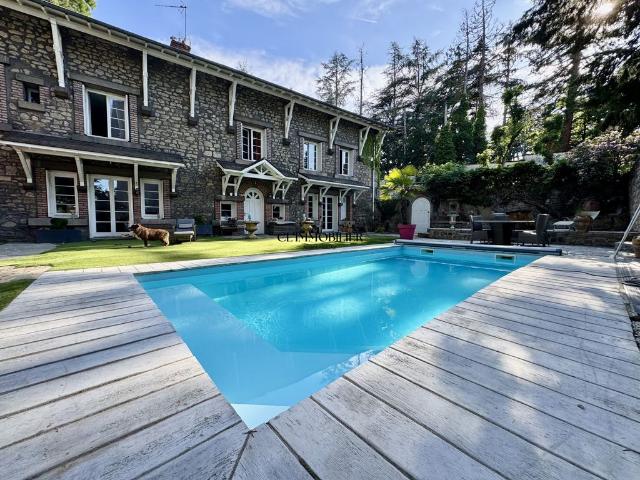 Maison de luxe de 5 chambres en vente à Saint Étienne, France