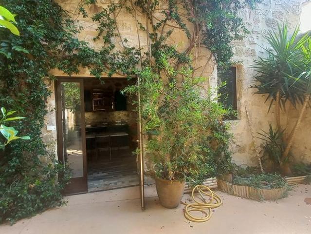 Maison de luxe de 5 chambres en vente à Pomérols, France