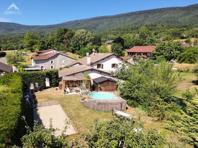 Maison de luxe de 5 chambres en vente à Péron, France