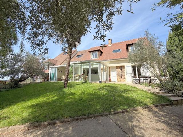 Maison de luxe de 5 chambres en vente à Rueil Malmaison, Île de France