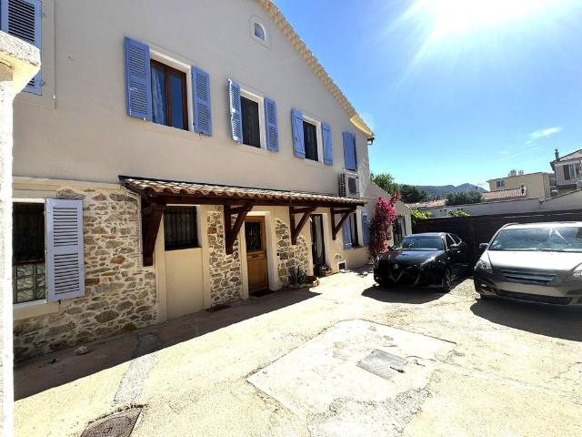 Maison de luxe de 5 chambres en vente à Toulon, France