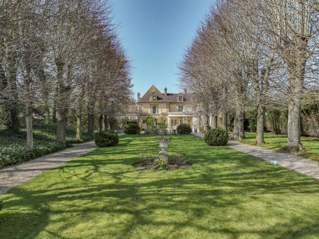 Maison de luxe de 5 chambres en vente à Thoiry, Île de France
