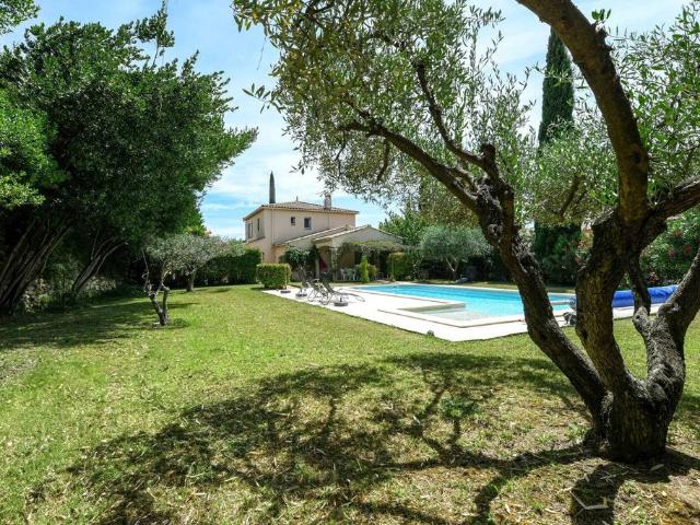 Maison de luxe de 5 chambres en vente à Uzès, France