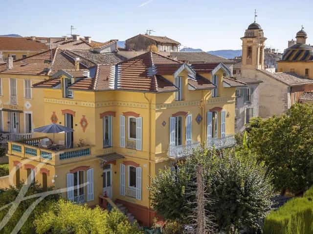 Maison de luxe de 5 chambres en vente à Vence, France