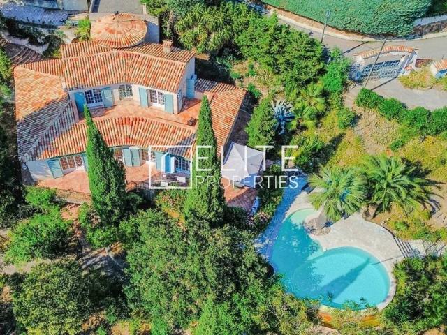 Maison de luxe de 5 pièces en vente à Mandelieu, France