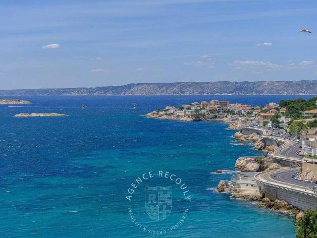 Maison de luxe de 5 pièces en vente à Marseille, France