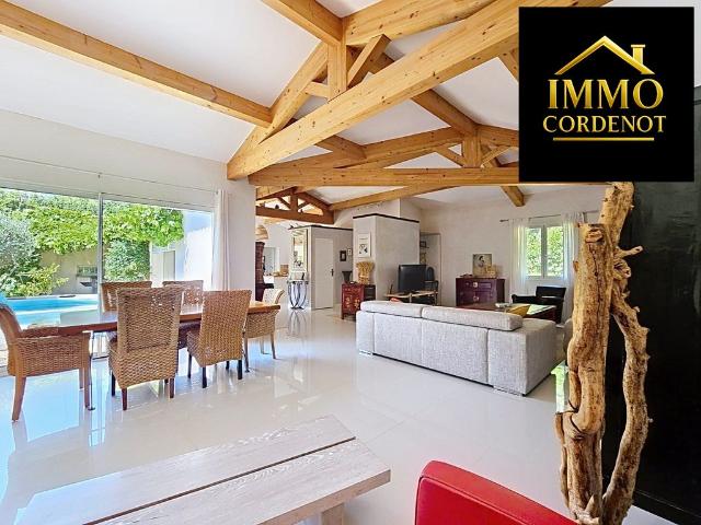 Maison de luxe de 5 pièces en vente à Méounes lès Montrieux, France