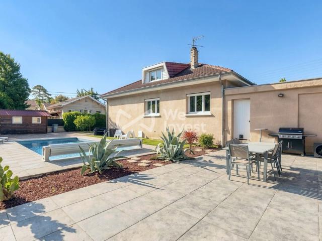 Maison de luxe de 5 pièces en vente à Meyzieu, France