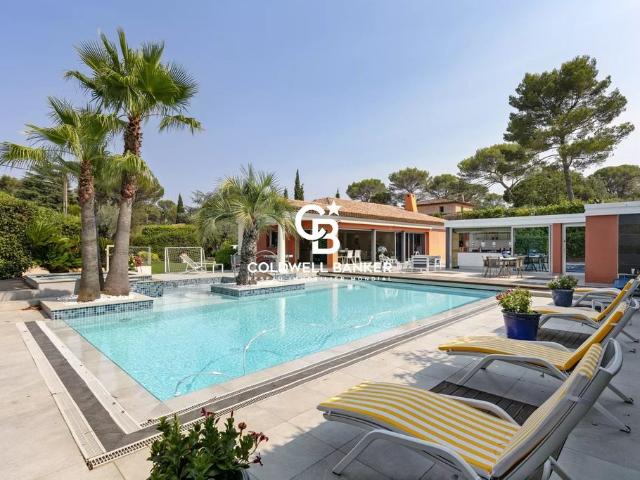 Maison de luxe de 5 pièces en vente à Mougins, France