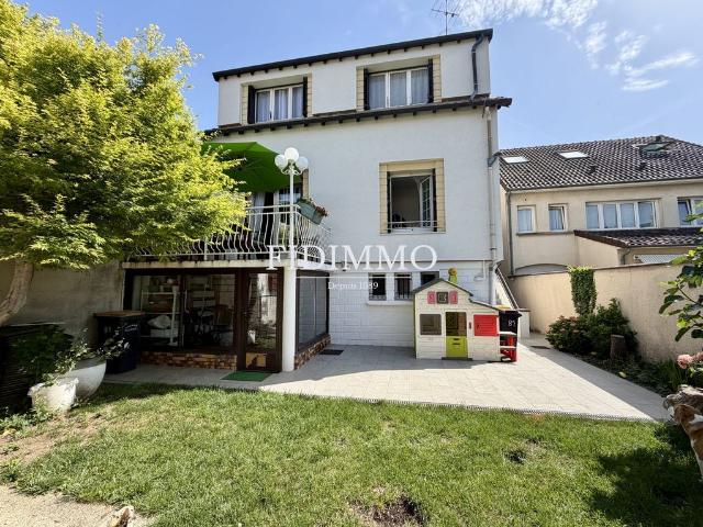 Maison de luxe de 5 pièces en vente à Ormesson sur Marne, France