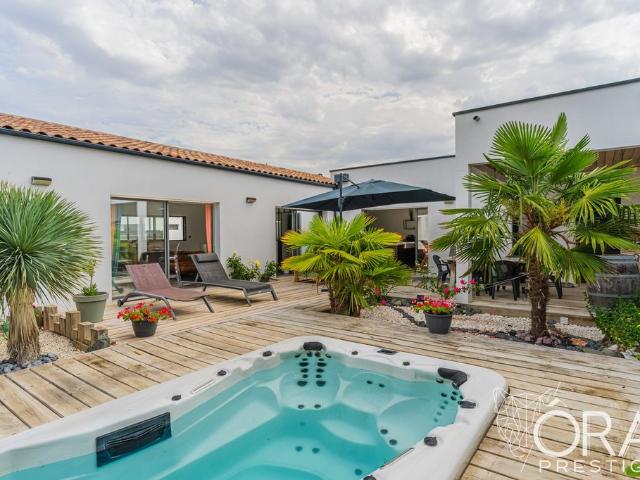 Maison de luxe de 5 pièces en vente à Angoulins, Nouvelle Aquitaine