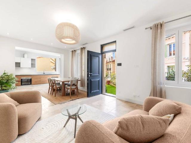 Maison de luxe de 5 pièces en vente à Cannes, France