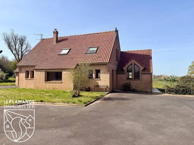 Maison de luxe de 5 pièces en vente à Cassel, France