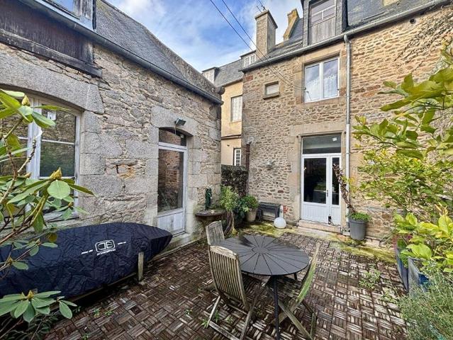 Maison de luxe de 5 pièces en vente à Dinan, France