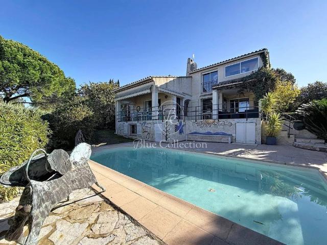 Maison de luxe de 5 pièces en vente à Fréjus, France