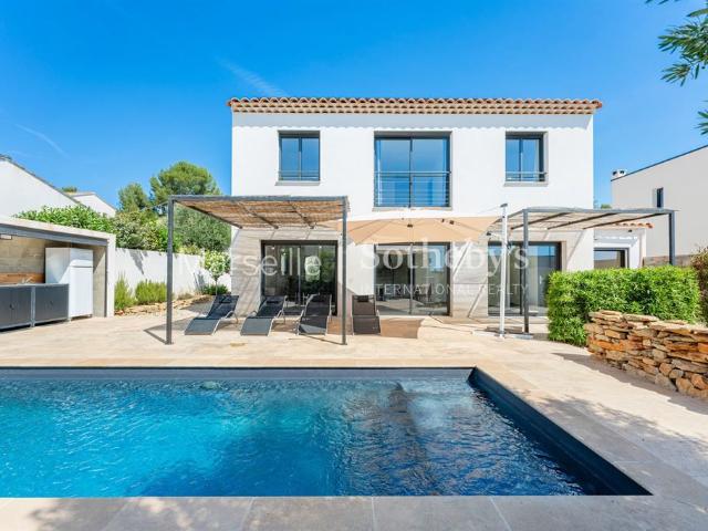 Maison de luxe de 5 pièces en vente à La Ciotat, France