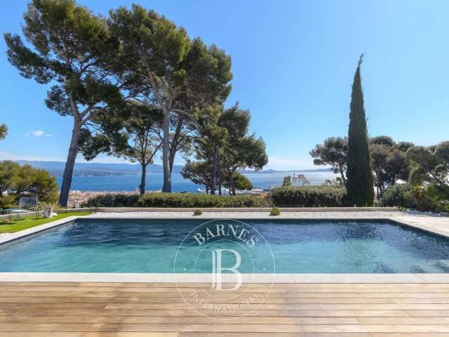 Maison de 5 pièces de luxe en vente à La Ciotat, France