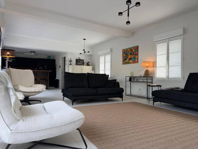 Maison de luxe de 5 pièces en vente à La Rochelle, France