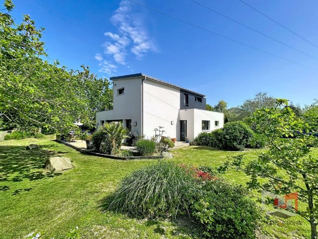 Maison de luxe de 5 pièces en vente à Lannion, Bretagne