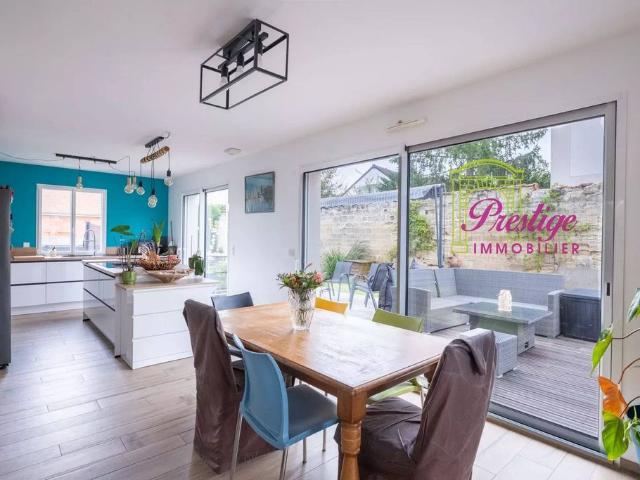 Maison de luxe de 5 pièces en vente à Le Mesnil le Roi, Île de France