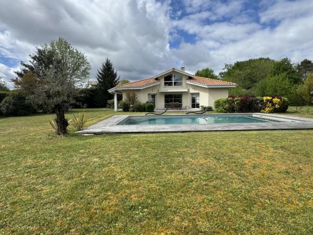 Maison de luxe de 5 pièces en vente à Pessac, France