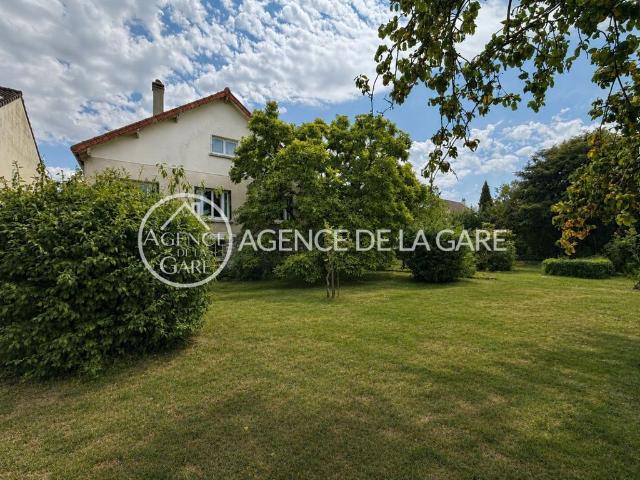 Maison de luxe de 5 pièces en vente à Quincy sous Sénart, France